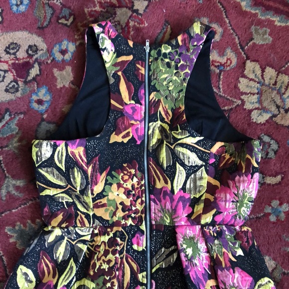 Beautiful and flattering Gianni bini dress - Picture 4 of 4